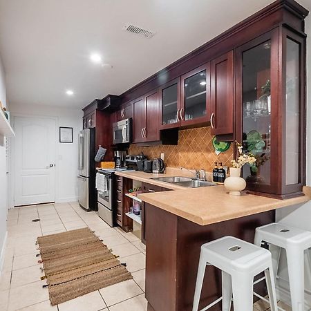 Basement Suite With Private Patio In Davenport Торонто Экстерьер фото