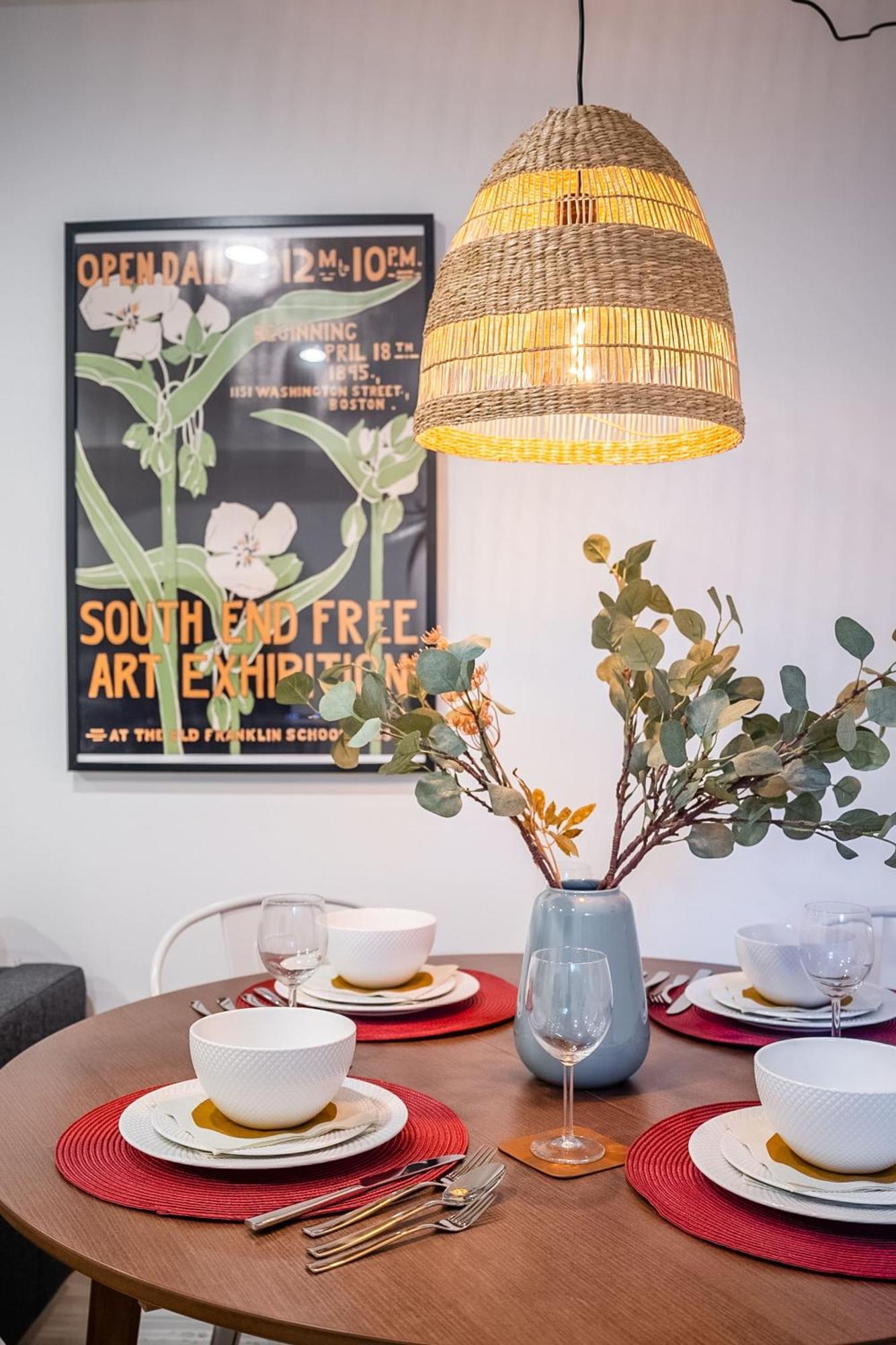 Basement Suite With Private Patio In Davenport Торонто Экстерьер фото