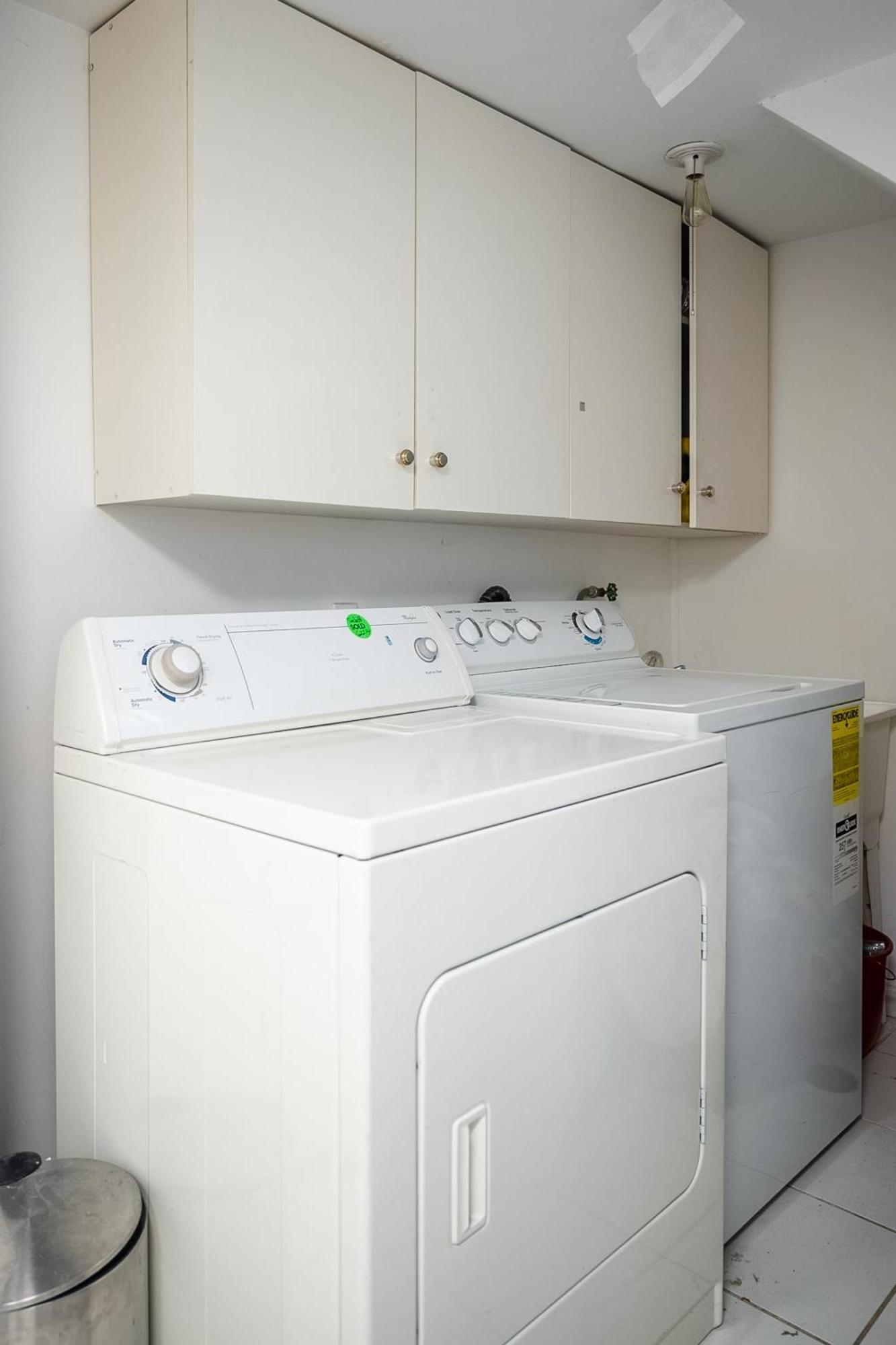 Basement Suite With Private Patio In Davenport Торонто Экстерьер фото